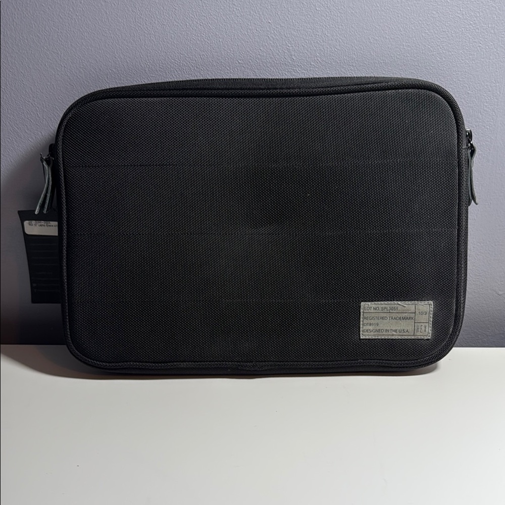 NWT Hex Surface Pro 3 / 13” Laptop sleeve with pocket